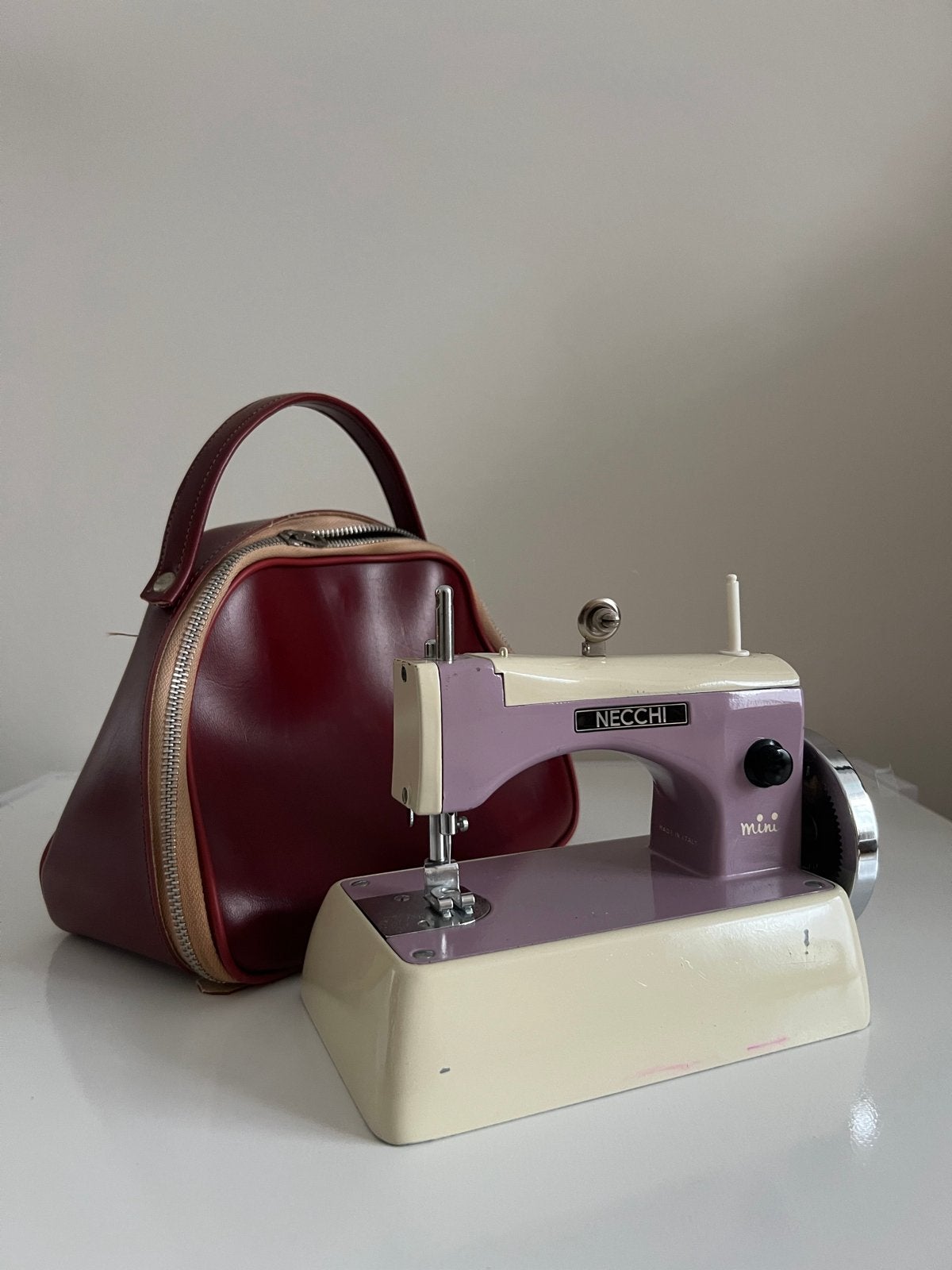 Vintage Necchi Mini Naaimachine met Draagtas, Ophalen of Verzenden