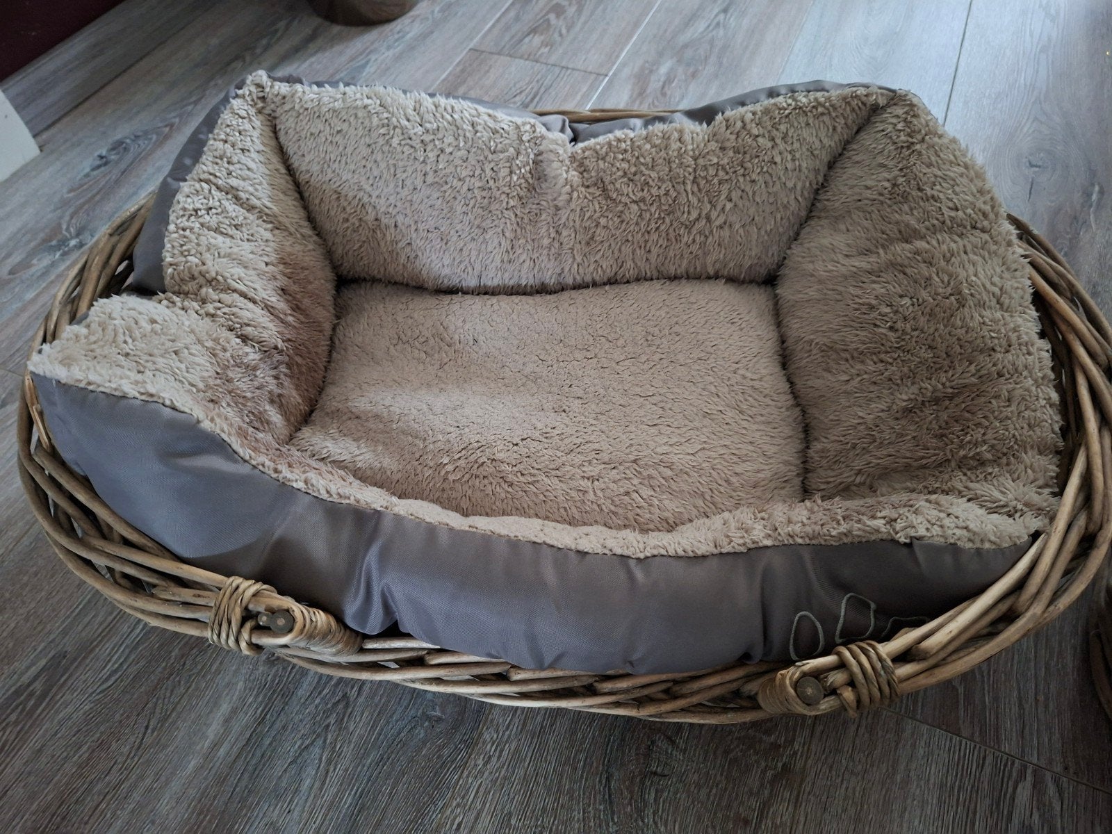 2 x rieten hondenmandjes, Ophalen of Verzenden, Riet