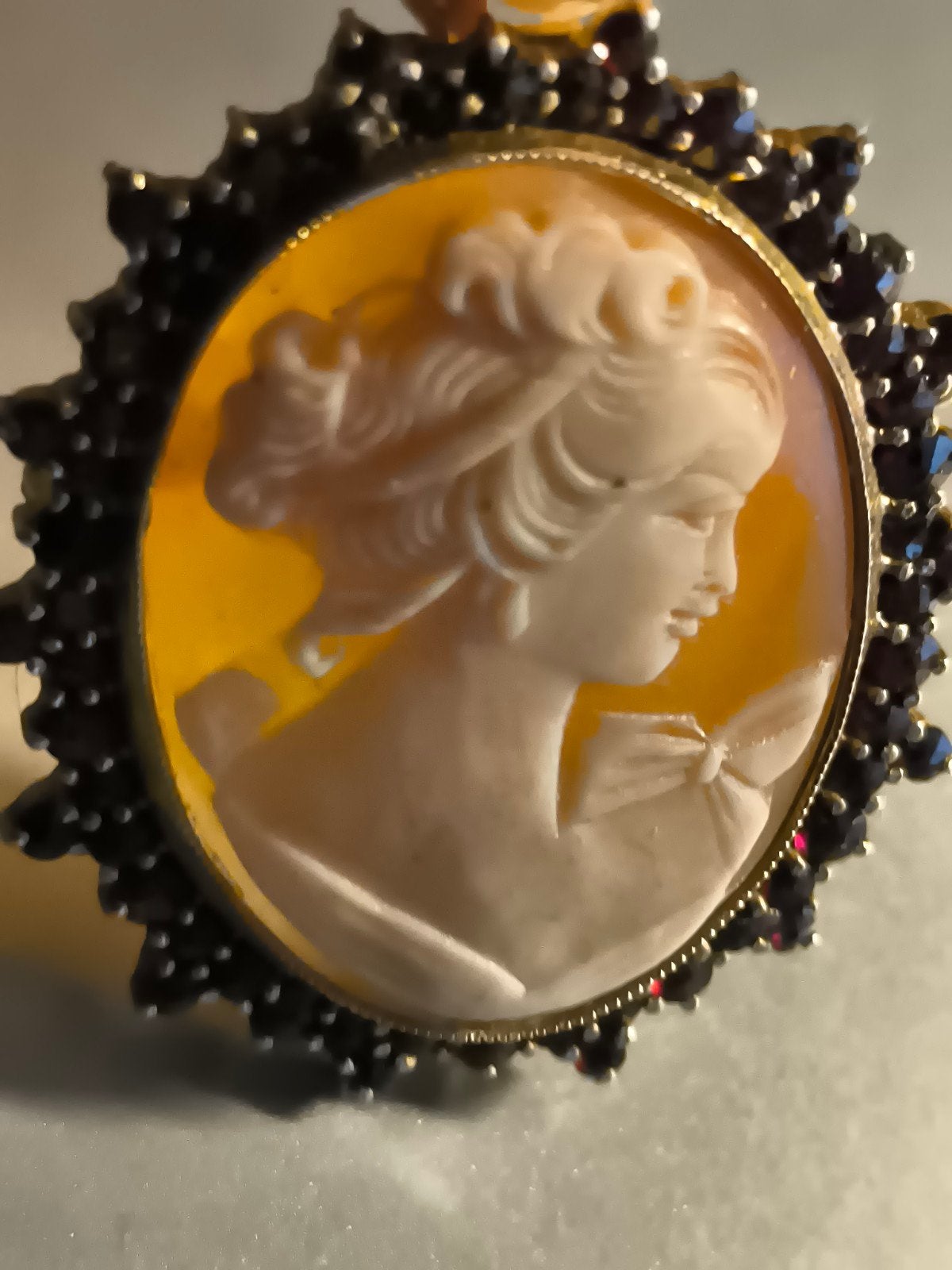 camee in goud en granaat, Ophalen of Verzenden