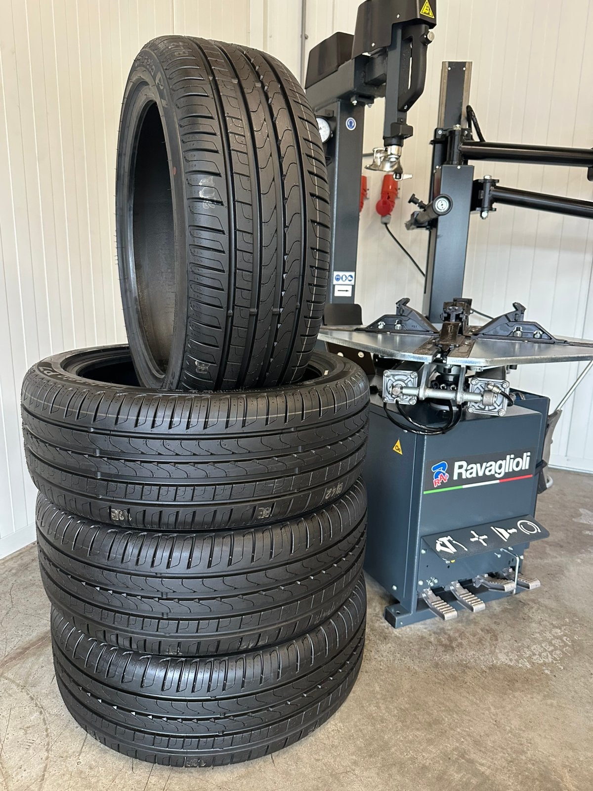 4 Nieuwe Pirelli 215 45 18 Zomerbanden Inclusief Montage, 18 inch, 215 mm, Nieuw, Ophalen of Verzenden