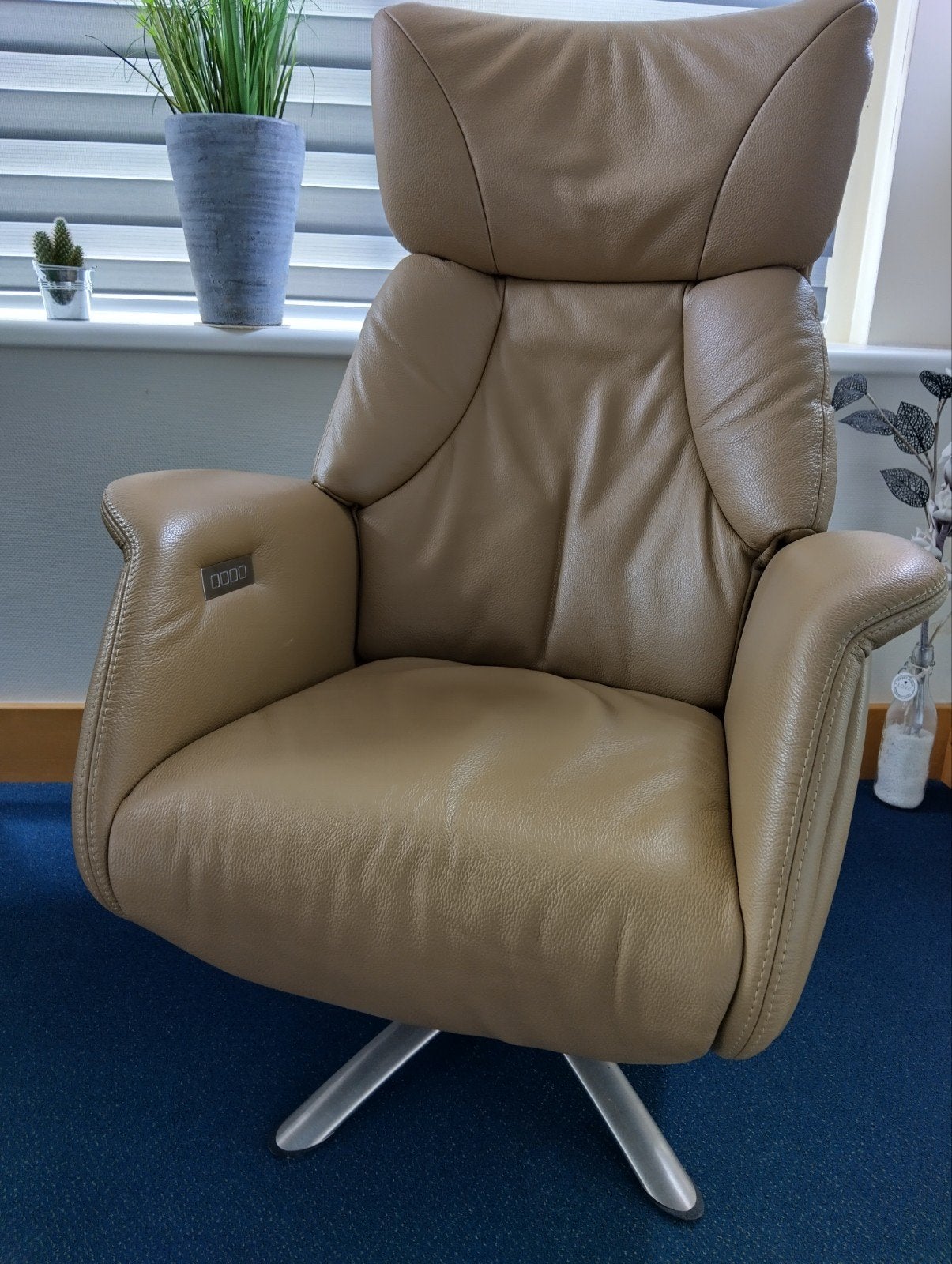 Lederen relaxfauteuil in camel kleur, Huis en Inrichting, Ophalen, Zo goed als nieuw, Leer, Modern