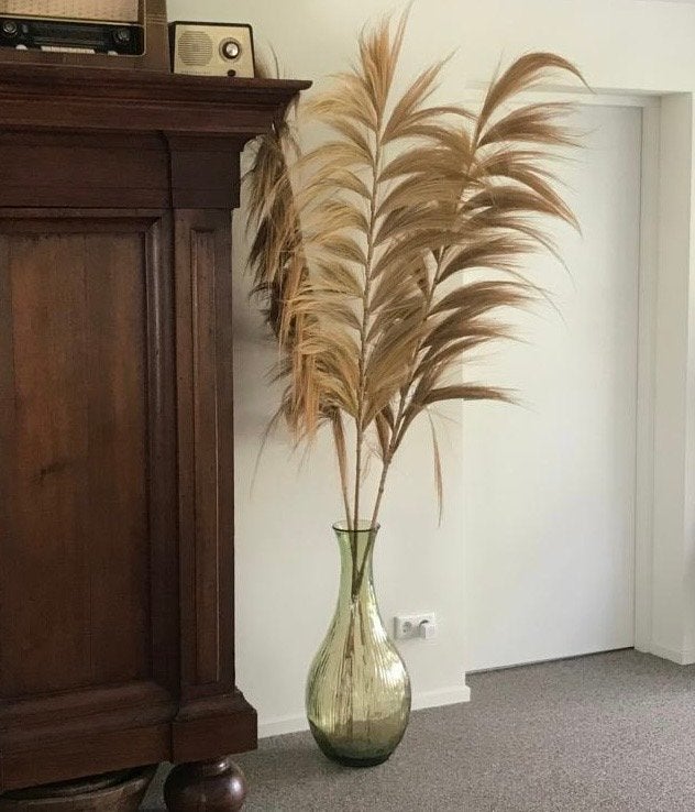 Grote glazen vaas in olijfgroen - 76 cm hoog met pluimen., Ophalen of Verzenden