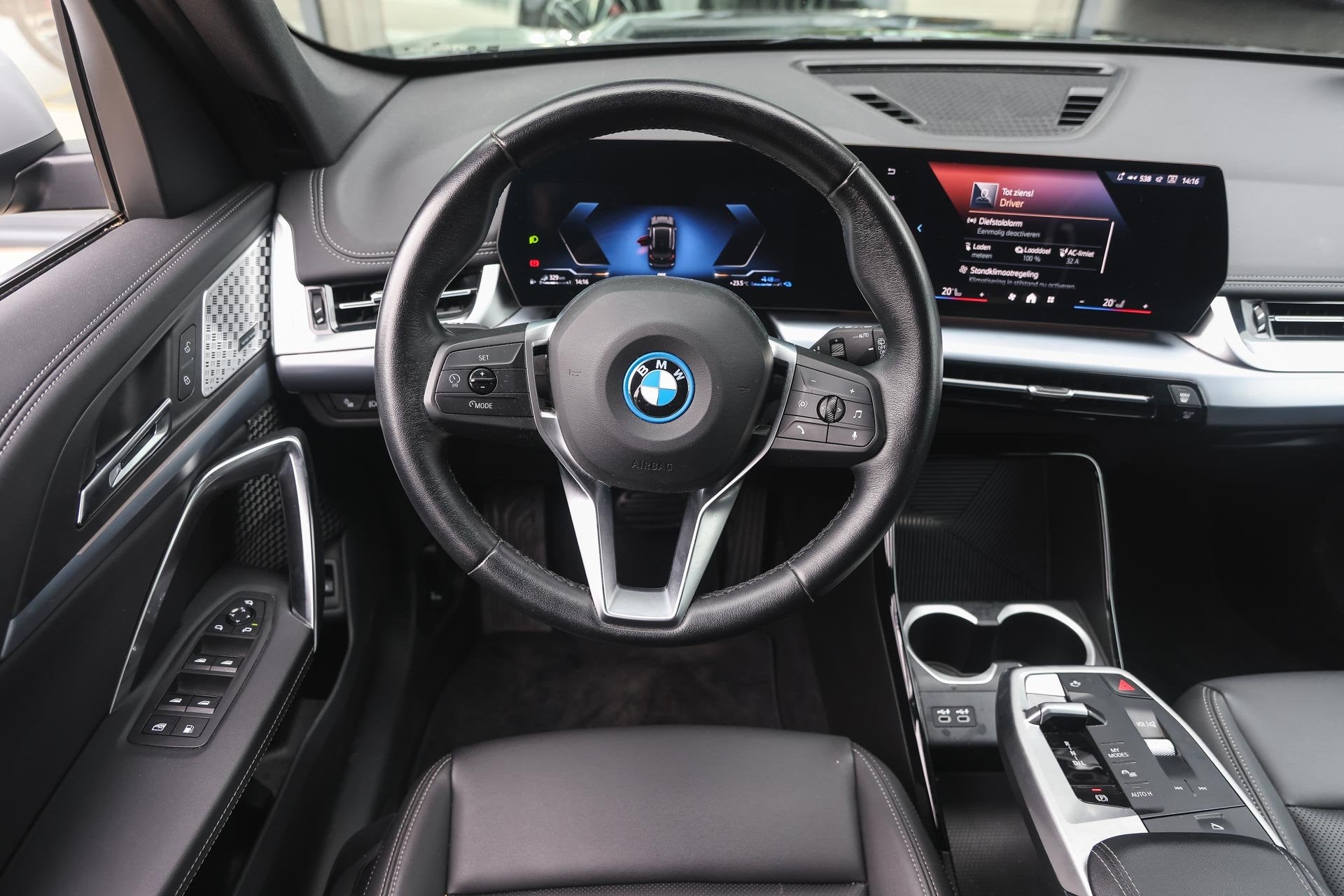 BMW X1 xDrive25e xLine Automaat / Trekhaak / Achteruitrijcam, Auto's, BMW, Gebruikt, Parkeercamera, Zwart, Bedrijf