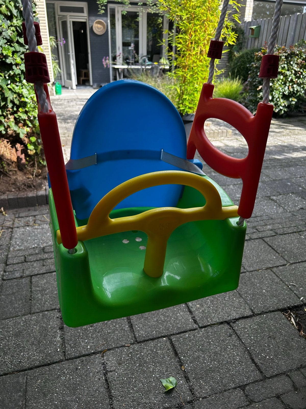 Kleurrijke babyschommel voor binnen en buiten, Kinderen en Baby's, Ophalen of Verzenden, Gebruikt, Schommel