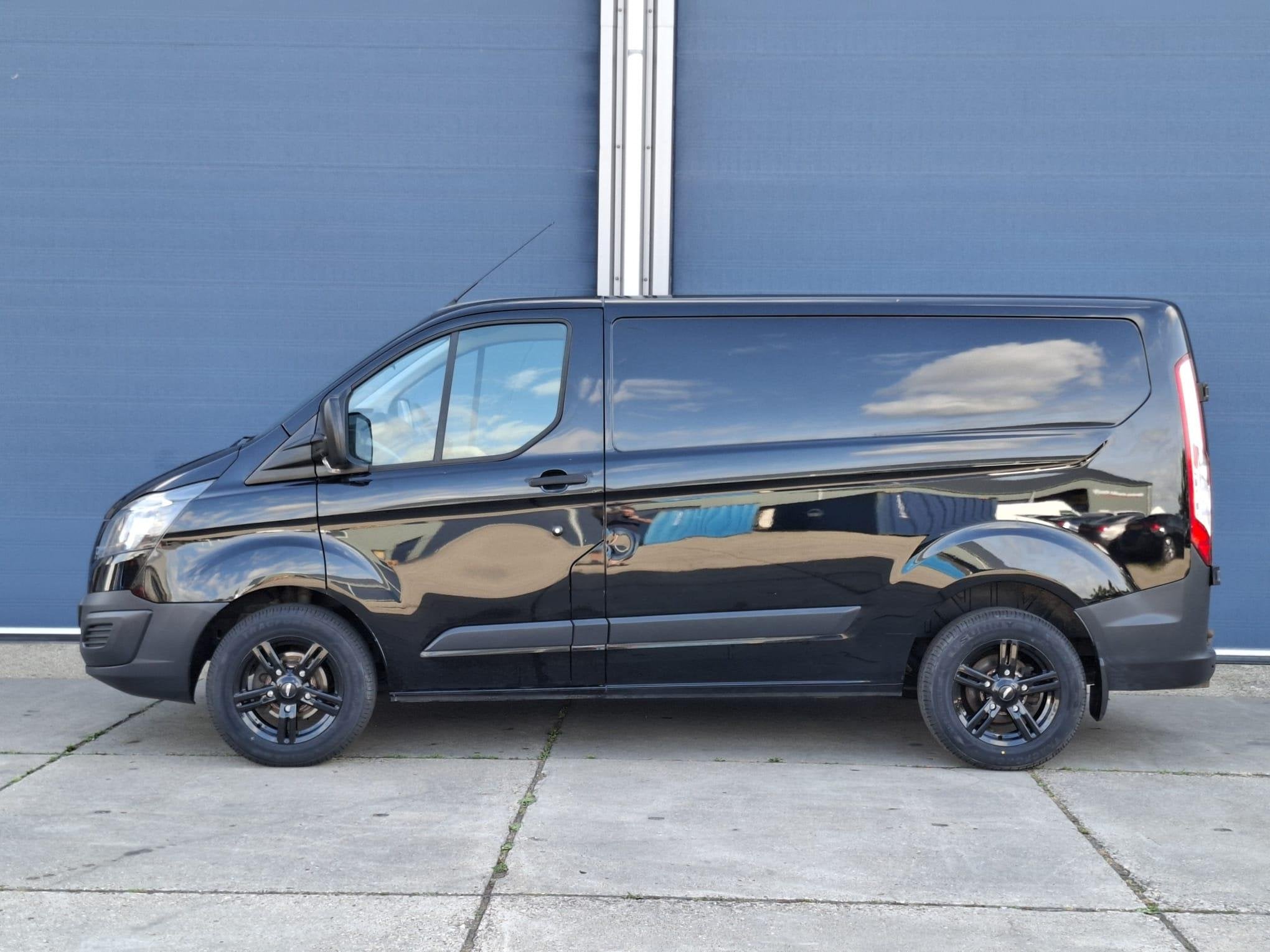 Ford Transit Custom 270 2.0 TDCI L1H1 Economy Edition AIRCO, Auto's, Voorwielaandrijving, Stof, 4 cilinders, Zwart