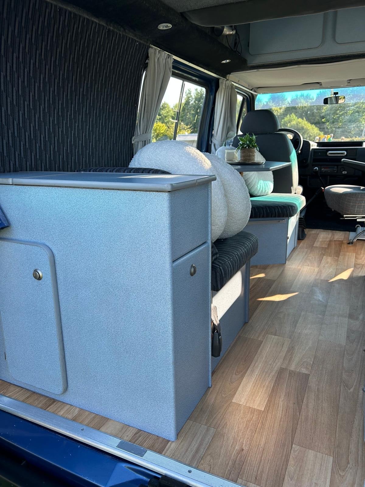 Foto 26 van Ford TRANSIT 80D ORINELE FABRIEKS BUSCAMPER 4 SLAAP PLAATSEN