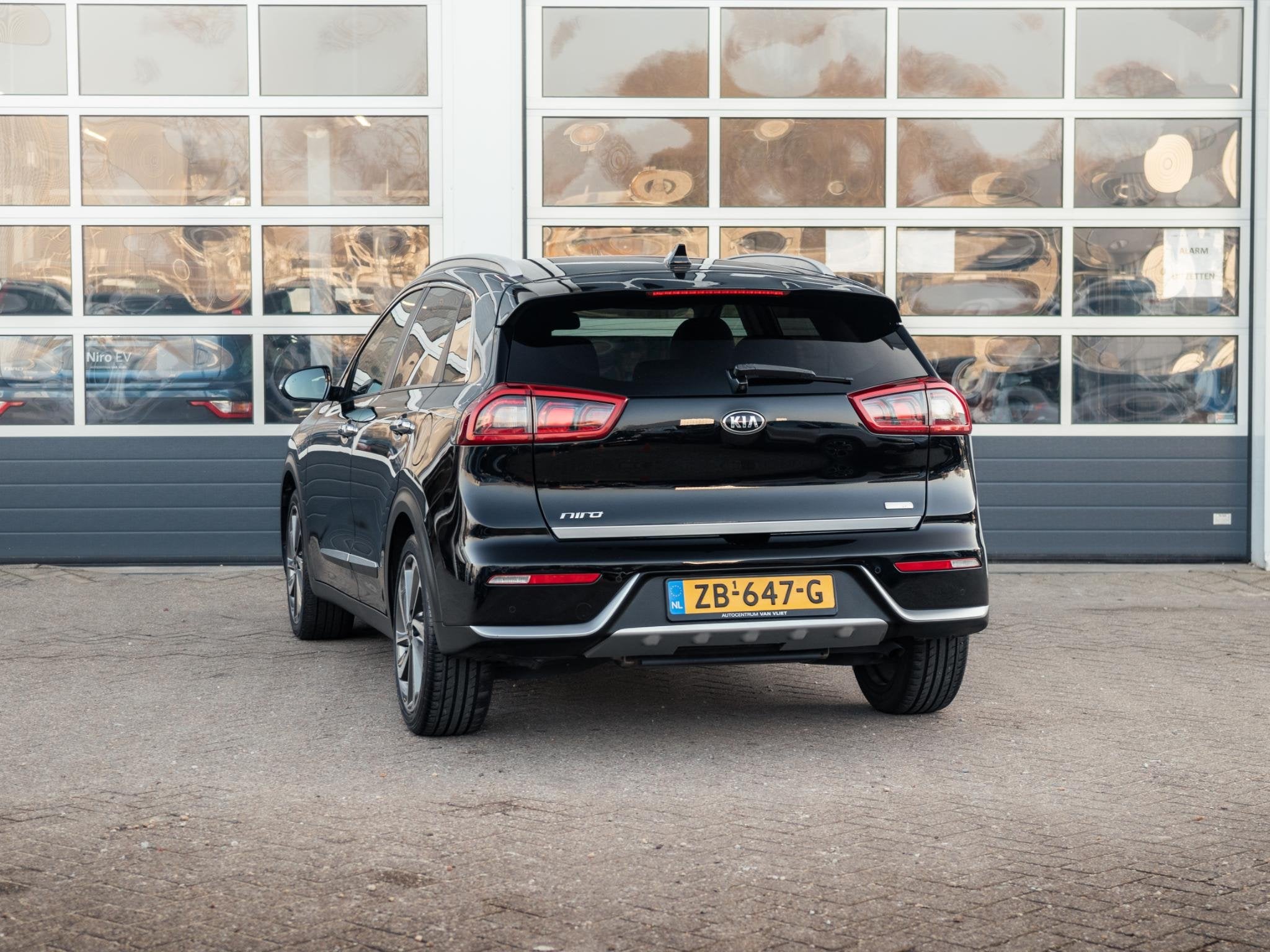 Foto 8 van Kia Niro 1.6 GDi Hybrid ExecutiveLine l lederen bekleding l