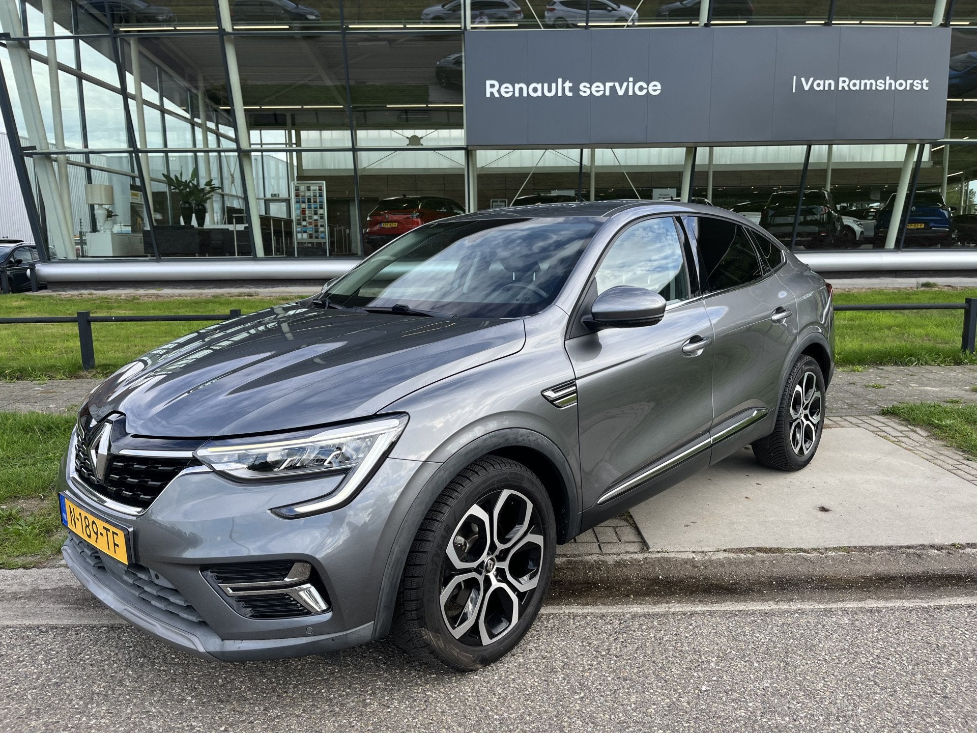 Renault Arkana 1.6 E-Tech Hybrid 145PK Intens / Camera / Dod, Auto's, Gebruikt, 4 cilinders, Origineel Nederlands, 760 kg