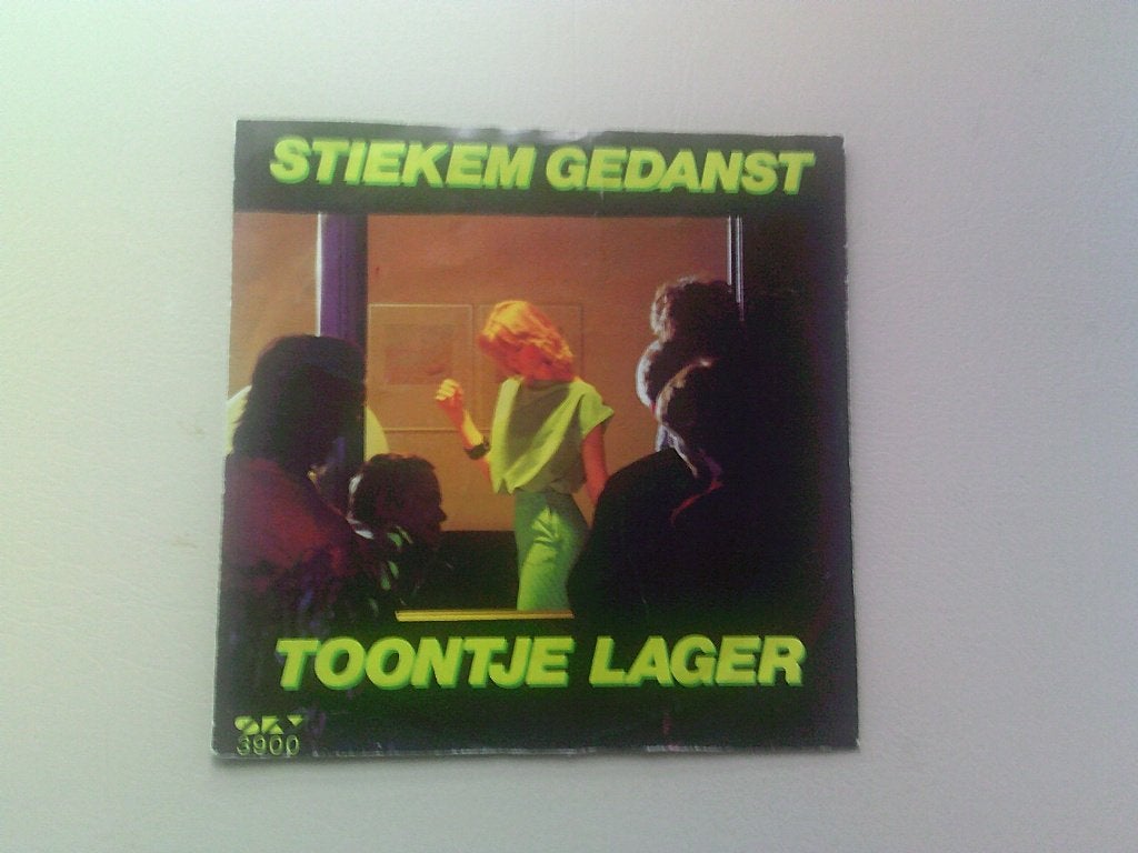 Toontje Lager - Stiekem Gedanst / amigo  ( 1983 ), 7 inch, Ophalen of Verzenden, Levenslied of Smartlap, EP