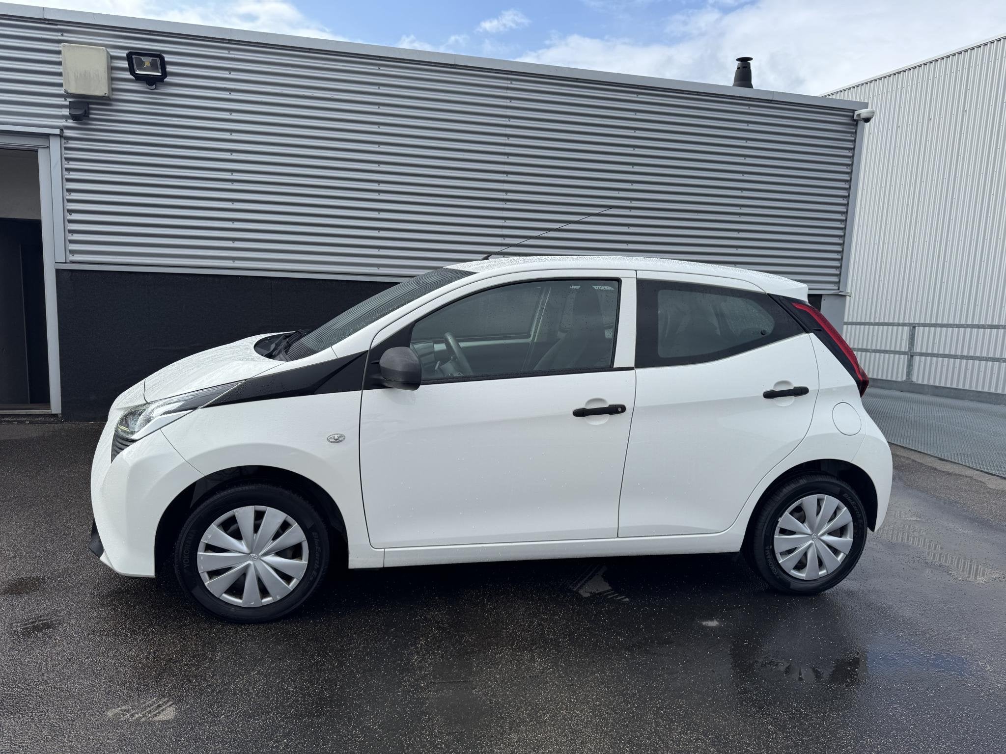 Toyota Aygo 1.0 VVT-i x-fun Nederlandse auto, airconditionin, Voorwielaandrijving, Dealer onderhouden, Stof, Gebruikt