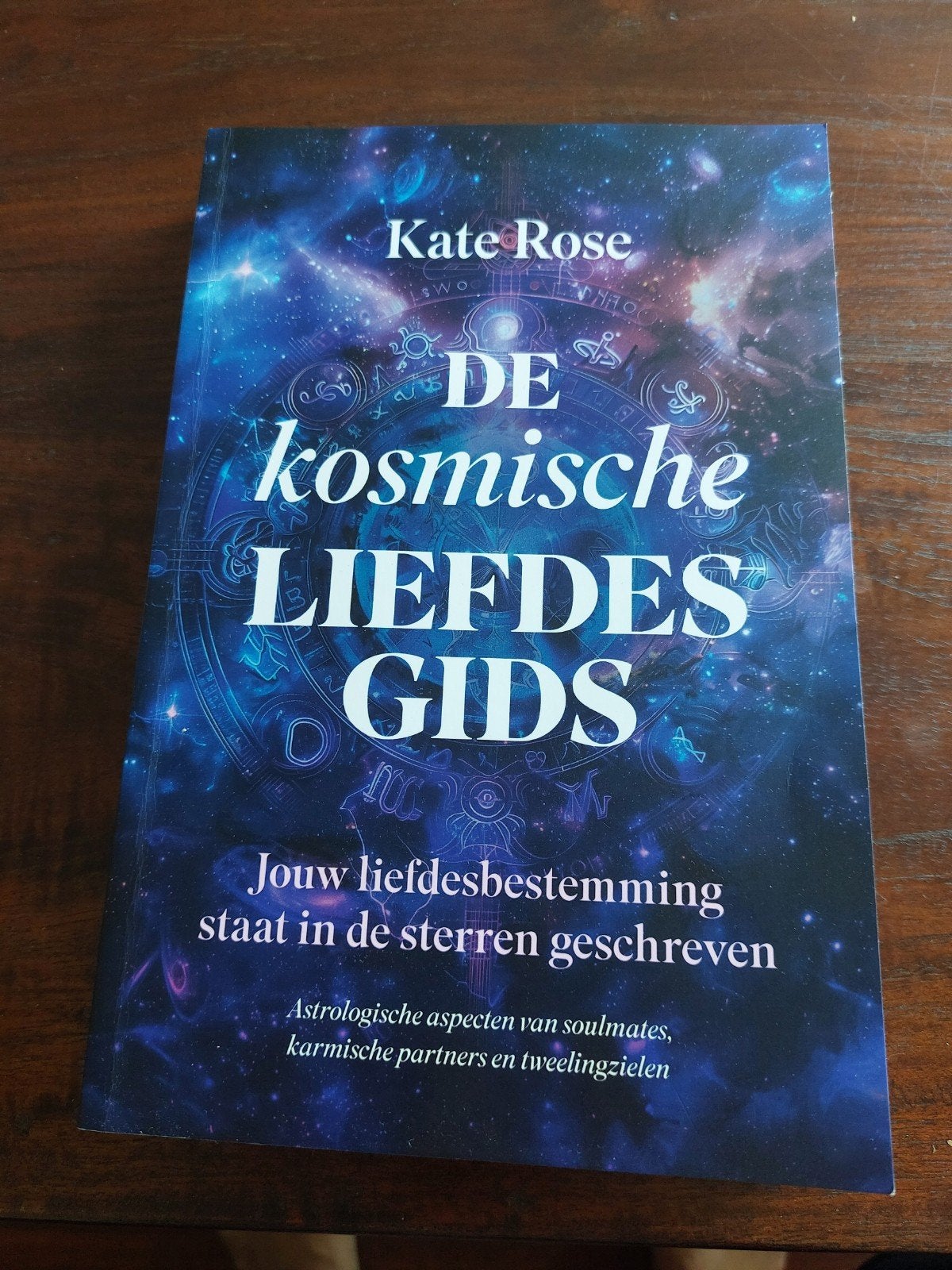 de kosmische liefdesgids, Boeken, Esoterie en Spiritualiteit, Achtergrond en Informatie, Astrologie, Ophalen of Verzenden, Zo goed als nieuw