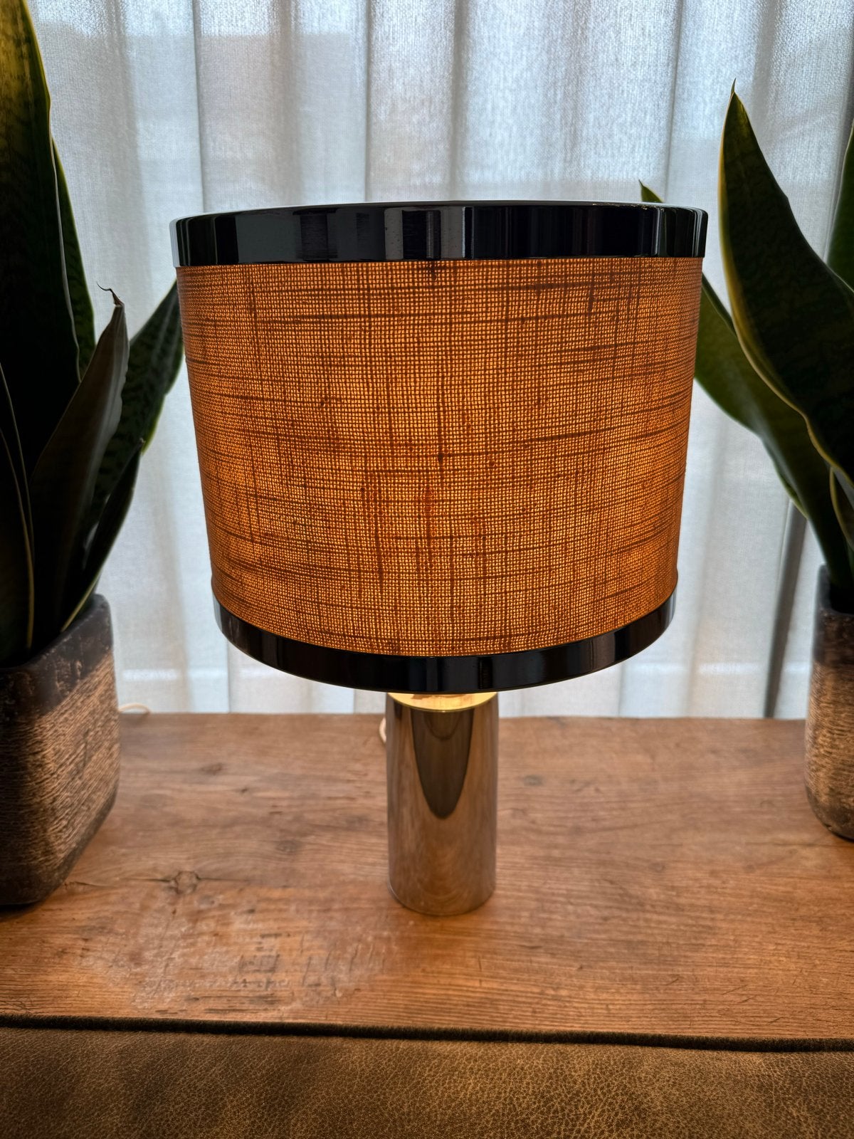 Vintage moderne tafellamp met stoffen kap en metalen voet, Huis en Inrichting, Lampen | Tafellampen, Met schakelaar, Gebruikt
