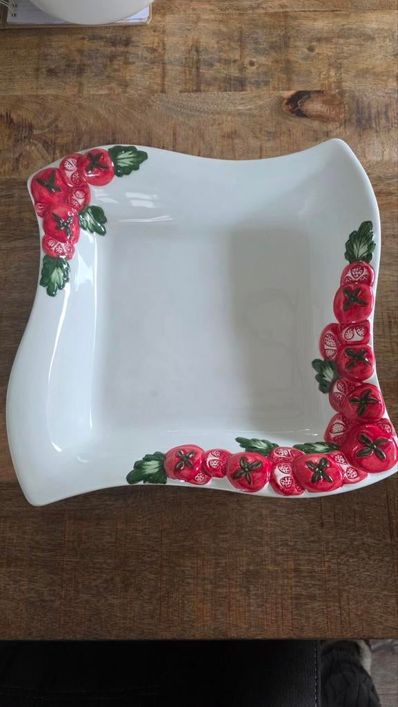 Mooie vorm aardewerk schaal met tomaten opdruk, Ophalen of Verzenden