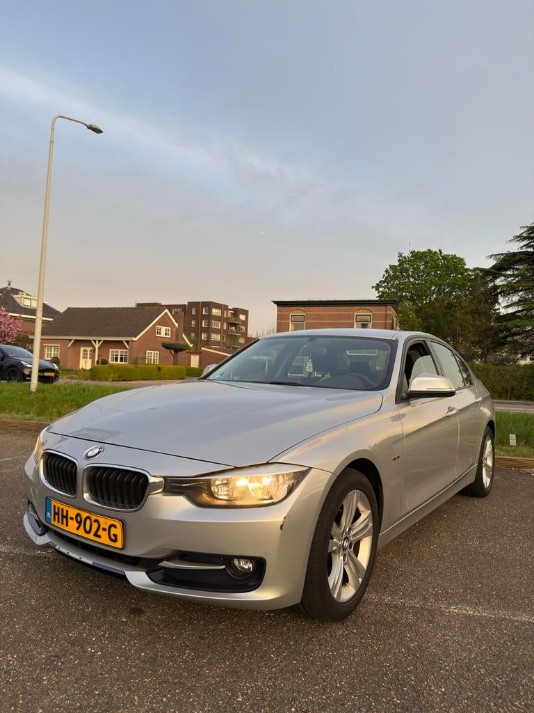 BMW 316i AUT 2014 Grijs - ZSM WEG, Automaat, Zwart, 4 cilinders, Start-stop-systeem