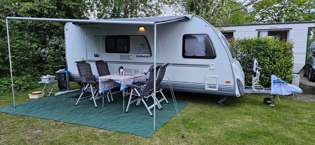 Knaus Südwind 500FSK (2009), isabella opus 300 voortent, Caravans en Kamperen, Caravans, Vast bed, Treinzit, Particulier, 5 tot 6 meter