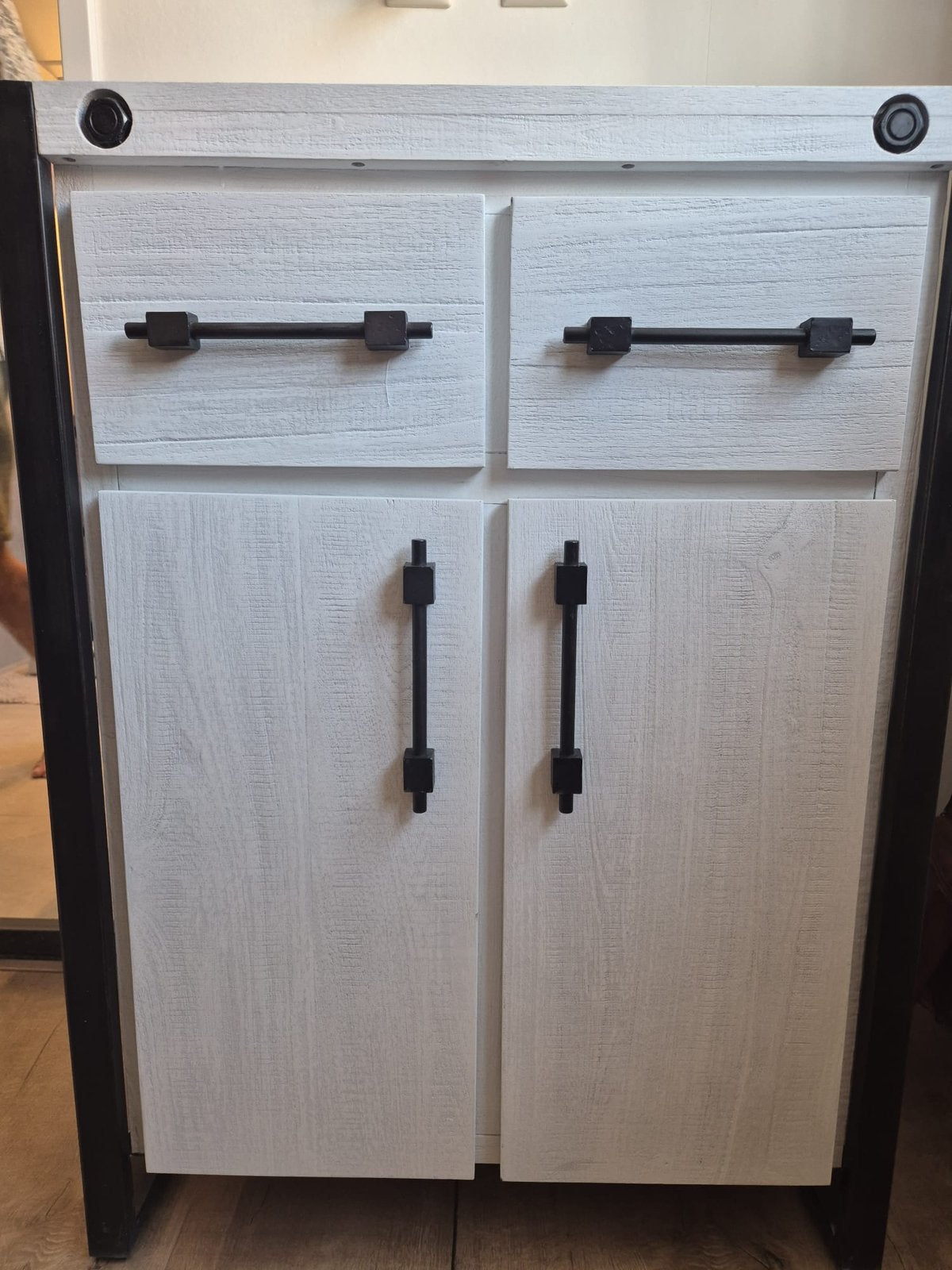 Dressoir wit hout met stalen frame, Huis en Inrichting, Kasten | Overige, Ophalen, Zo goed als nieuw