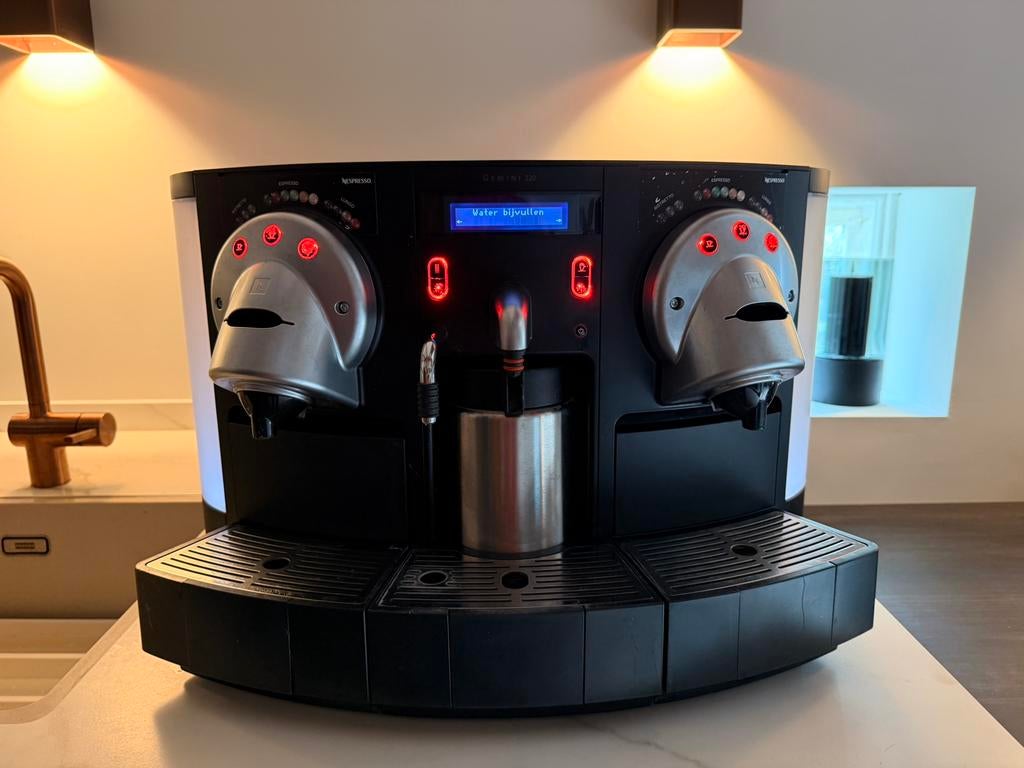Nespresso Gemini CS 220 Pro, Witgoed en Apparatuur, Koffiezetapparaten, Ophalen, Gebruikt, 10 kopjes of meer, Koffiemachine