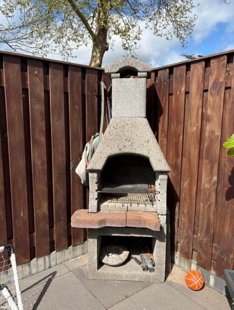 Betonnen barbeque GRATIS, Tuin en Terras, Ophalen, Zo goed als nieuw