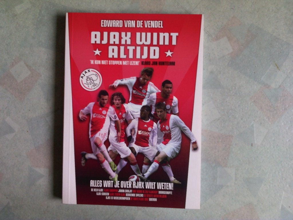 Voetbalboek-Ajax wint altijd, Ophalen of Verzenden, Zo goed als nieuw, Balsport
