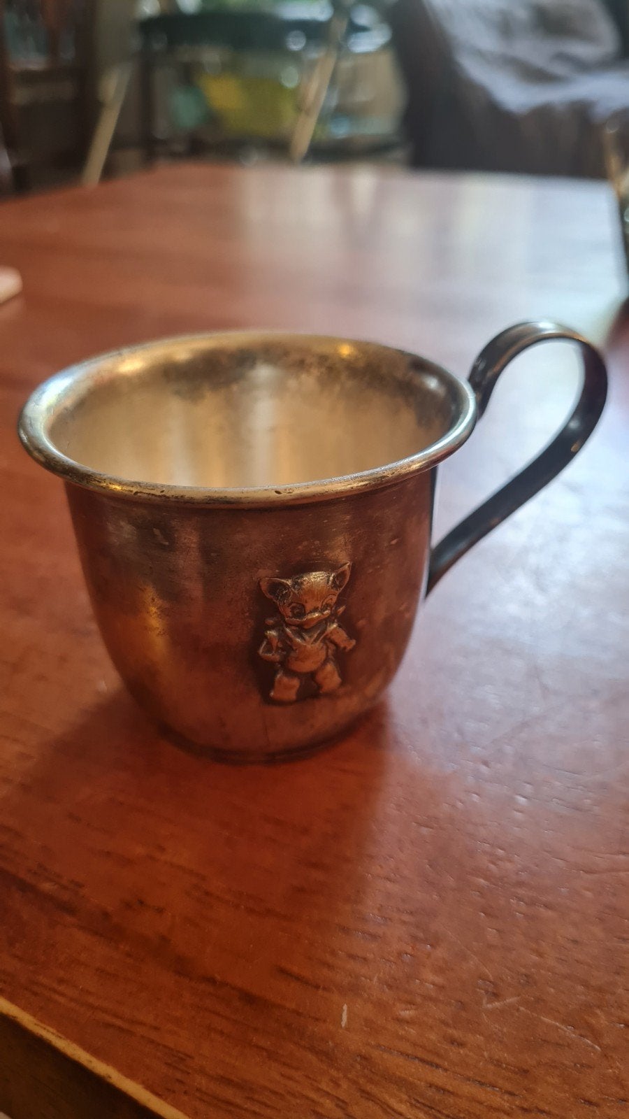 Antieke verzilverde  baby Beker met Teddybeer Reliëf, Ophalen, Zilver