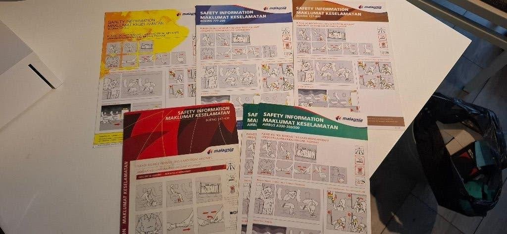 Safety on Board - Malaysia Airlines | Diverse toestellen, Ophalen of Verzenden, Gebruikt, Schaalmodel