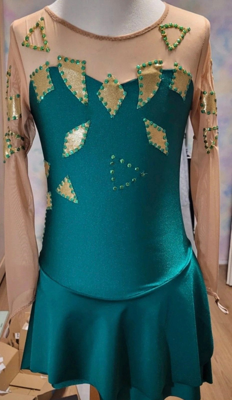 Groen rolschaatsjurkje met gouden details maat 152, Ophalen of Verzenden, Zo goed als nieuw, Meisje, Jurk of Rok