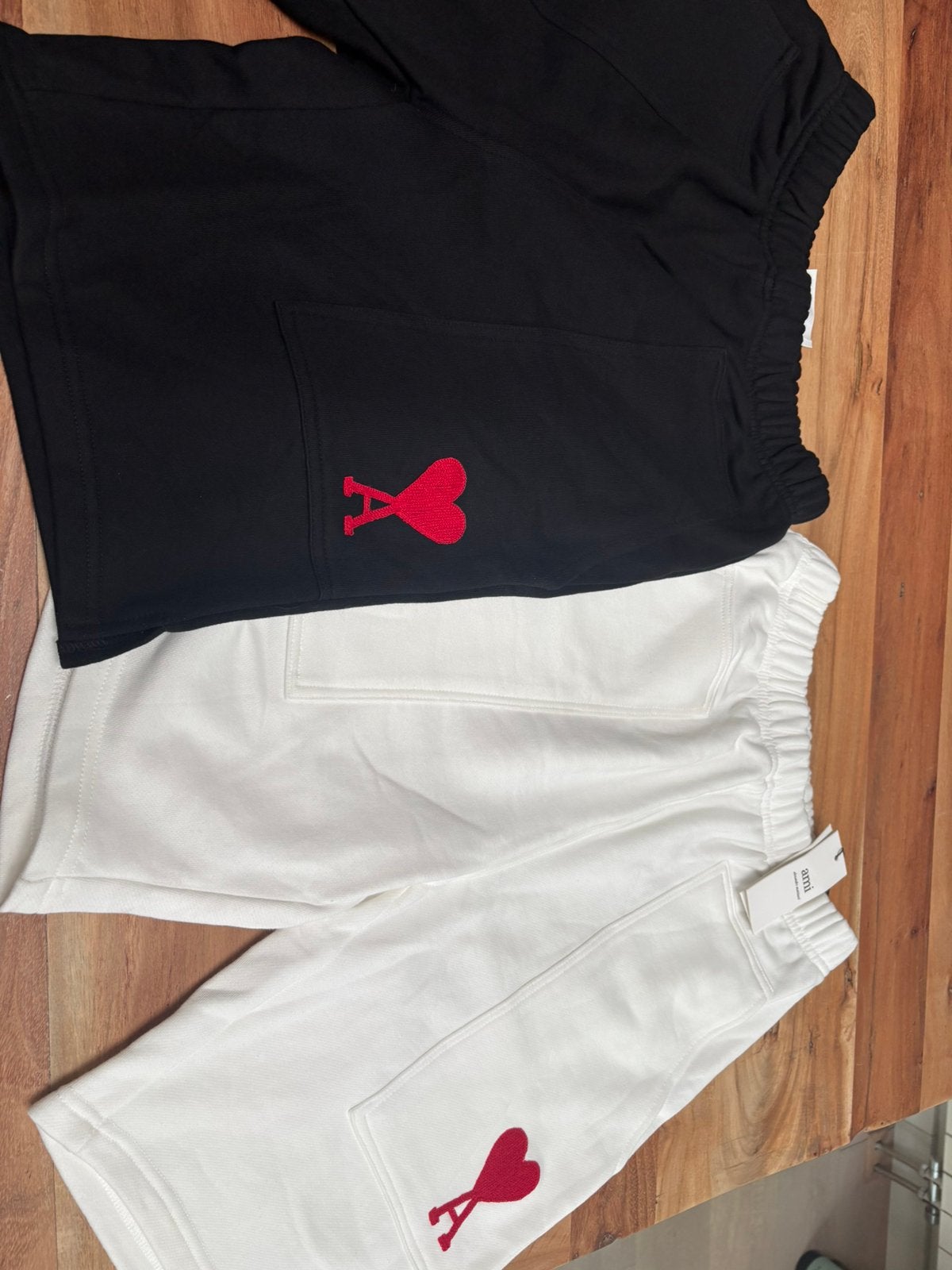 AMI Paris maat S korte broek., Kleding | Heren, Broeken en Pantalons, Ophalen of Verzenden, Nieuw, Zwart