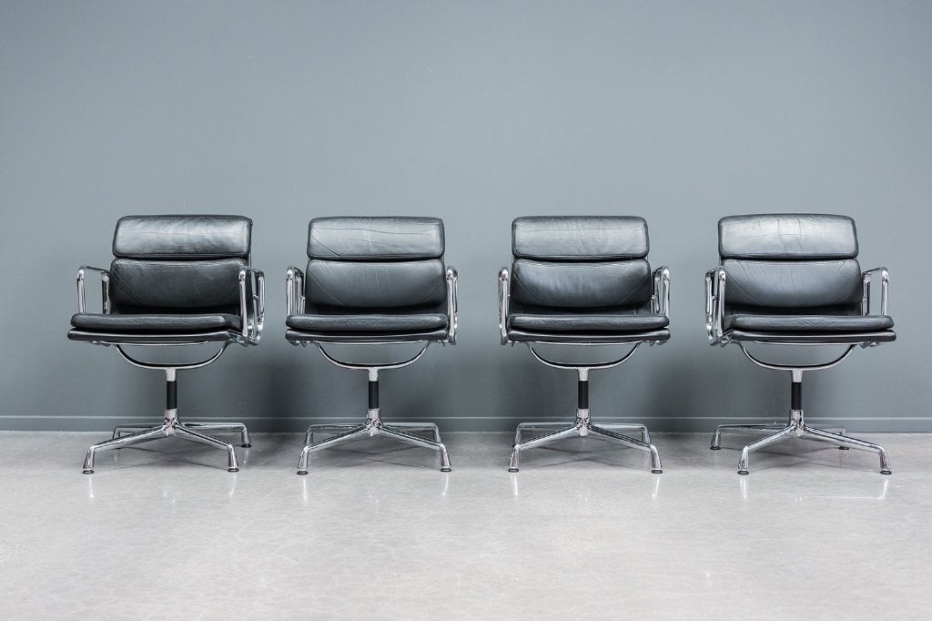 Eames EA208 softpad chairs, 15x, Ophalen, Zwart