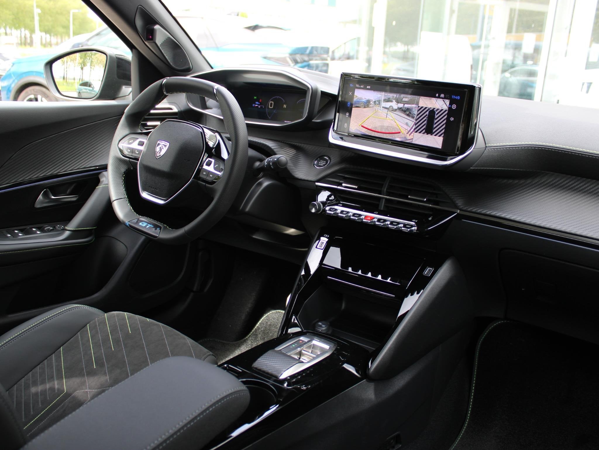 Peugeot 2008 1.2 Hybrid 145 GT VOORRAAD KORTING, Auto's, Peugeot, Euro 6, 1199 cc, Zwart, Origineel Nederlands