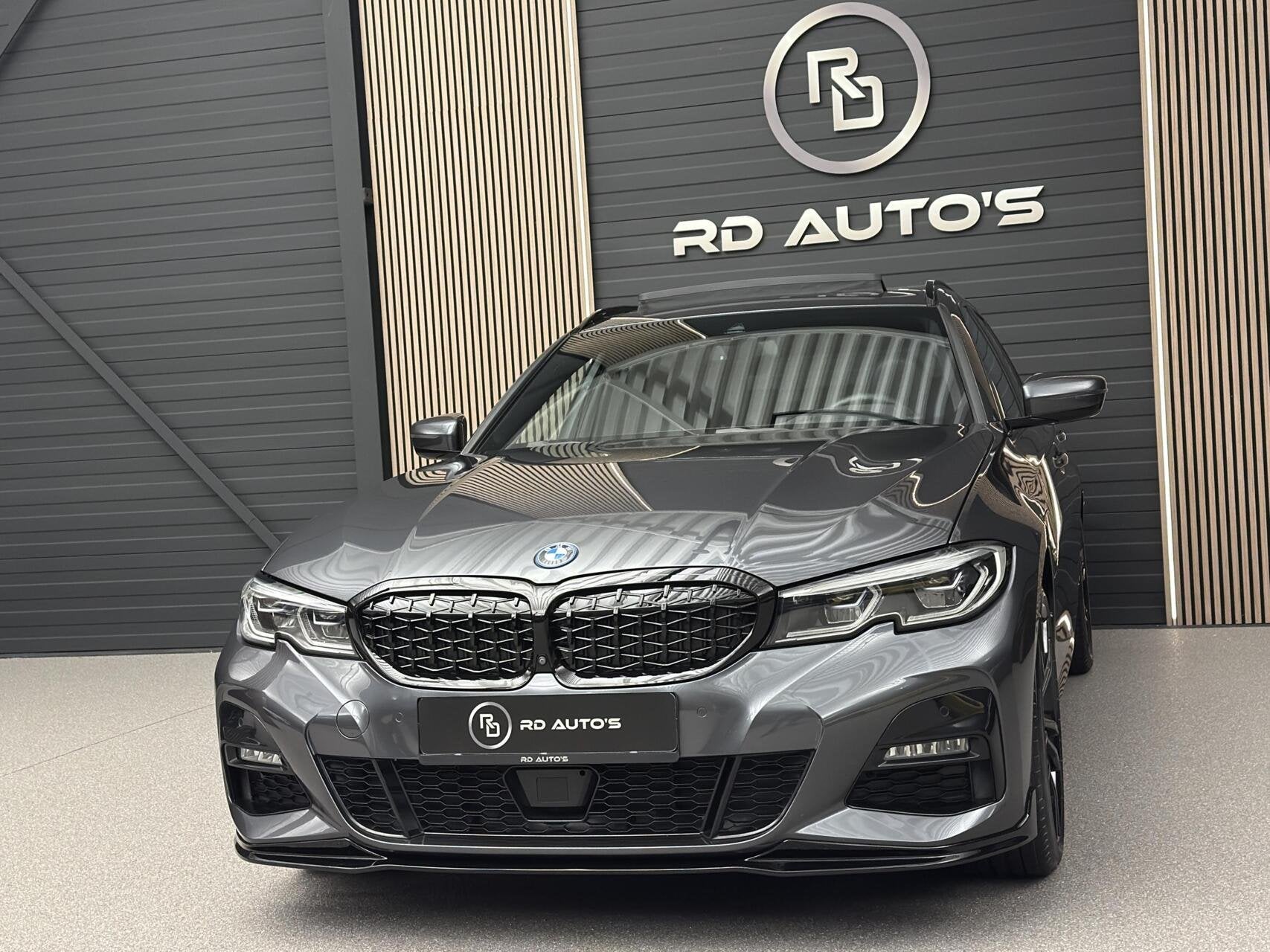 BMW 3-serie Touring 330e M Sport/ Laser/ Pano/ 360/ Trekha, Auto's, Achterwielaandrijving, Gebruikt, 4 cilinders, Alcantara
