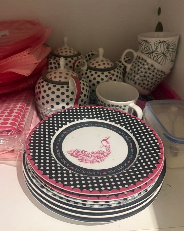 Gratis afhalen: Servies met pauw en stippen, Huis en Inrichting, Ophalen, Gebruikt, Keramiek, Bord(en)