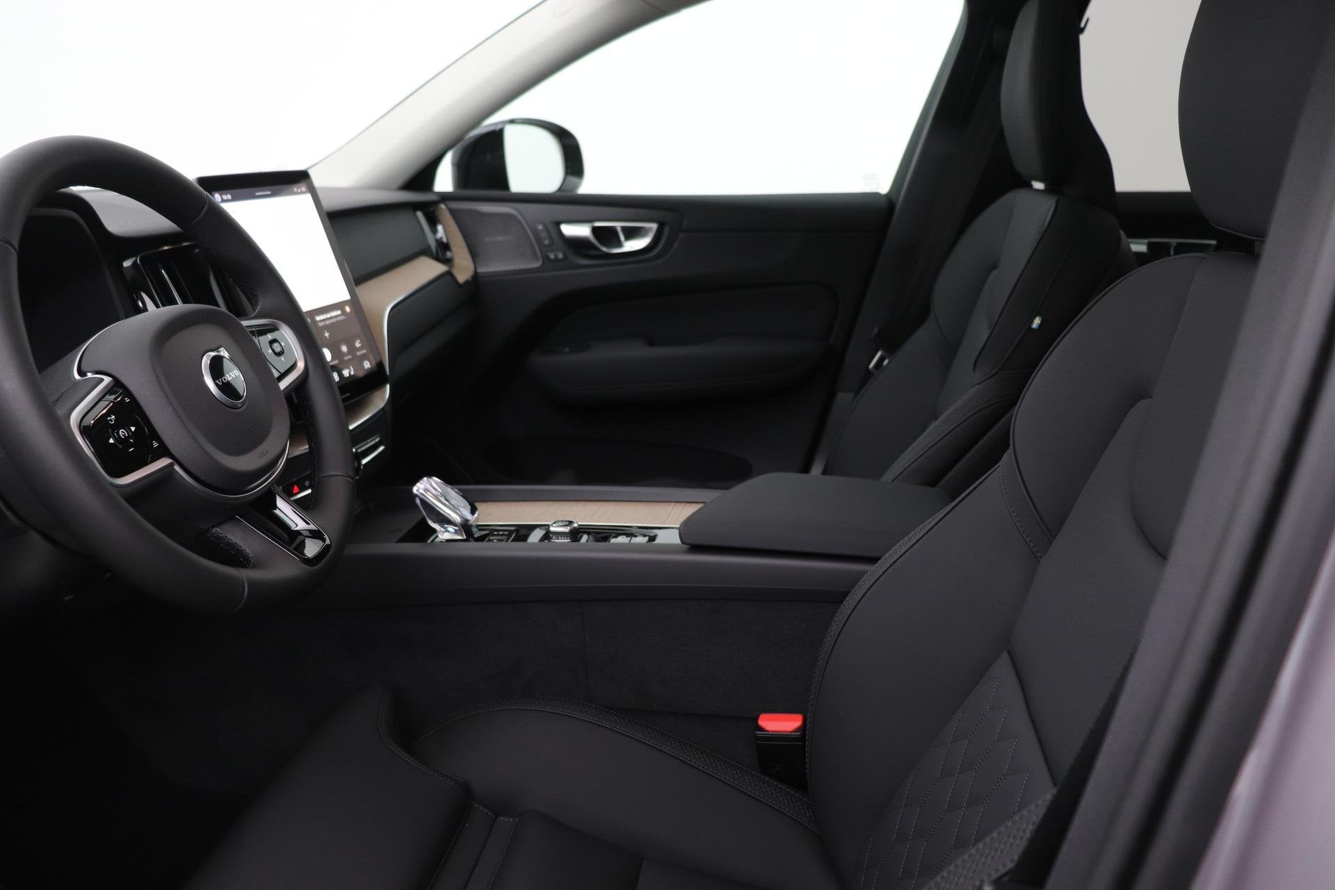 Volvo XC60 T6 Plug-in hybrid Plus Dark | NIEUW | Head-Up | A, Auto's, Automaat, Gebruikt, Euro 6, 4 cilinders