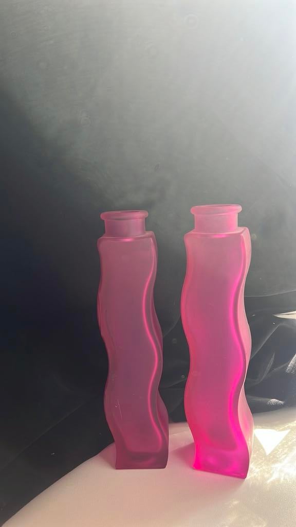 Twee roze Vaassen, Ophalen, Zo goed als nieuw, Overige kleuren, Minder dan 50 cm