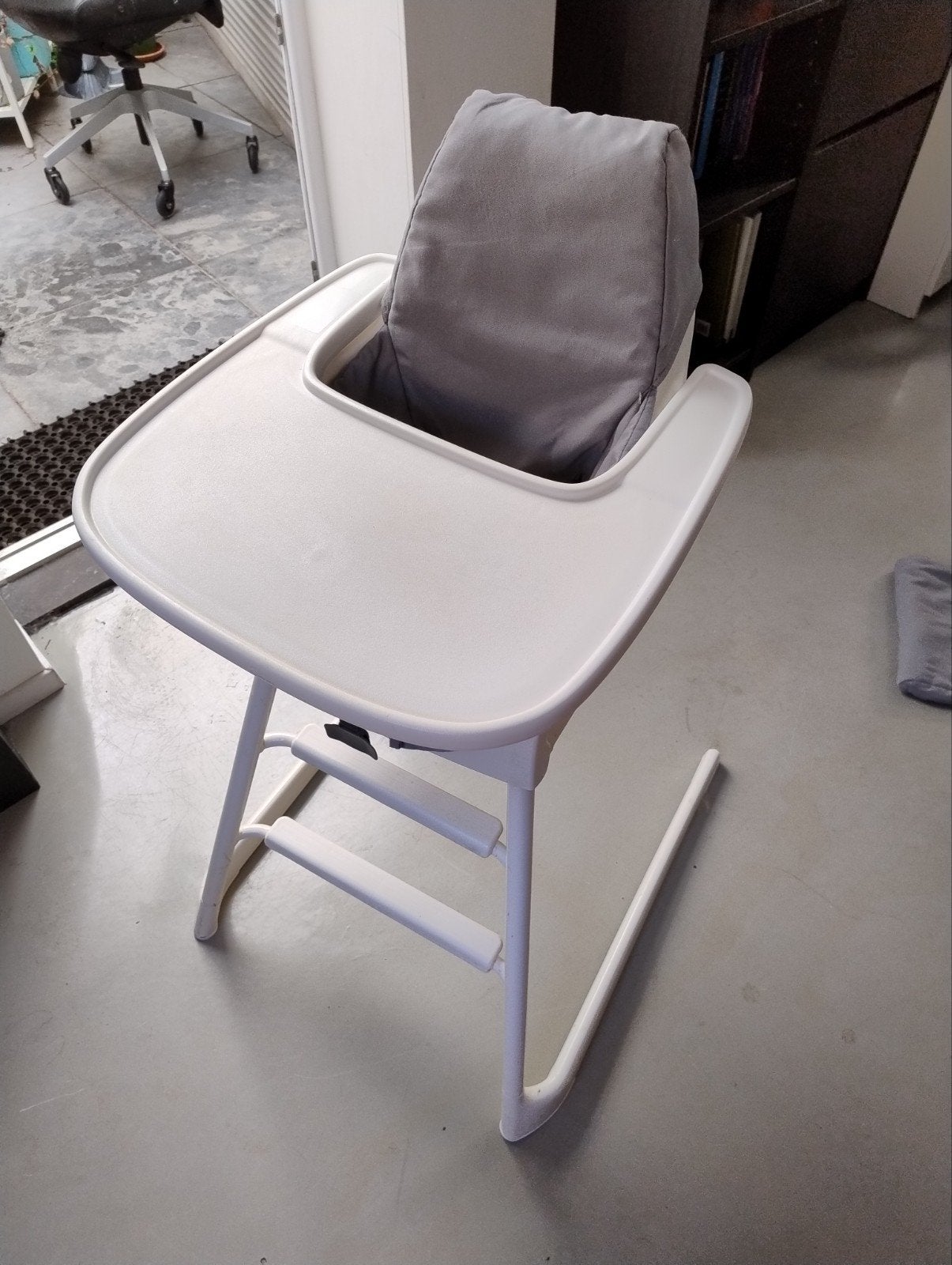 IKEA Langur kinderstoel met kussen, Kinderen en Baby's, Kinderstoelen, Ophalen, Gebruikt, Overige typen, Gordel(s)
