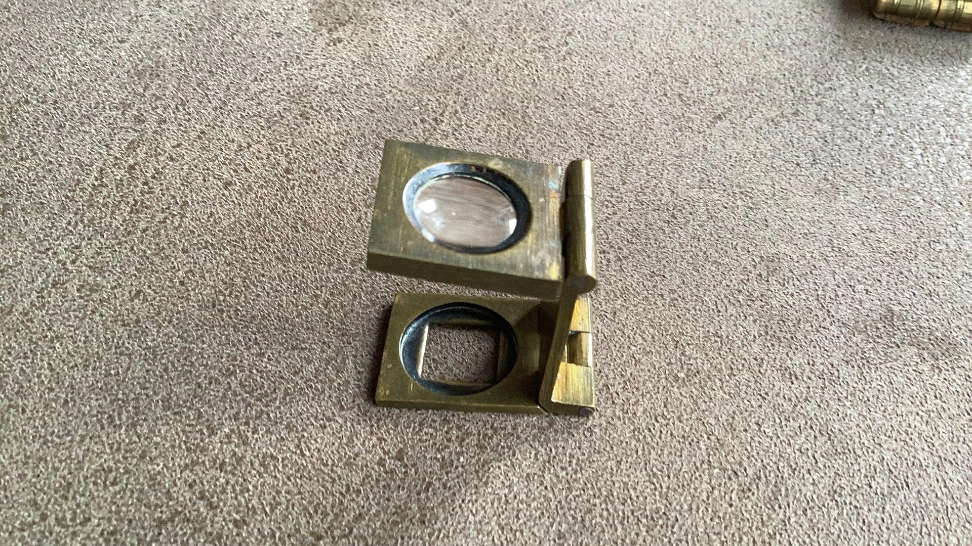 Antieke opvouwbare vergrootglas / loep van messing, Ophalen, Gebruikt, Vergrootglas of Loep