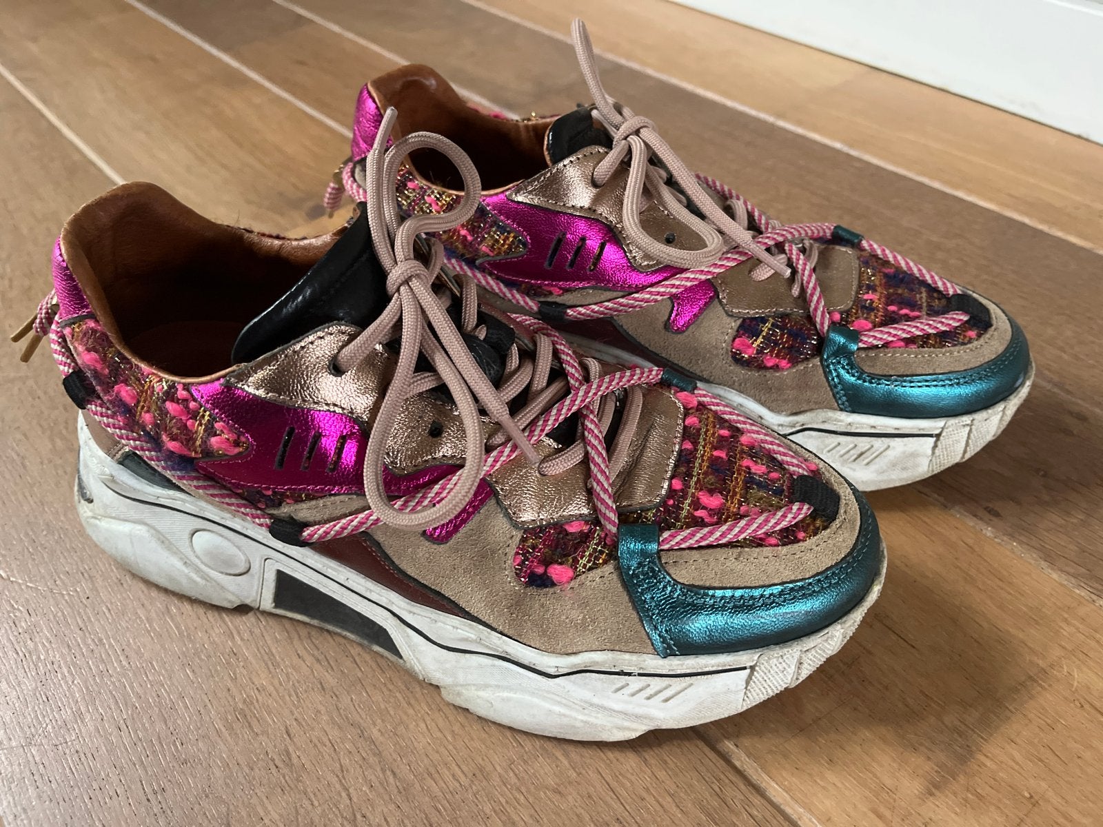 DWRS Opvallende sneakers met metallic en textiel details, Ophalen of Verzenden, Sneakers of Gympen, Roze, Gedragen