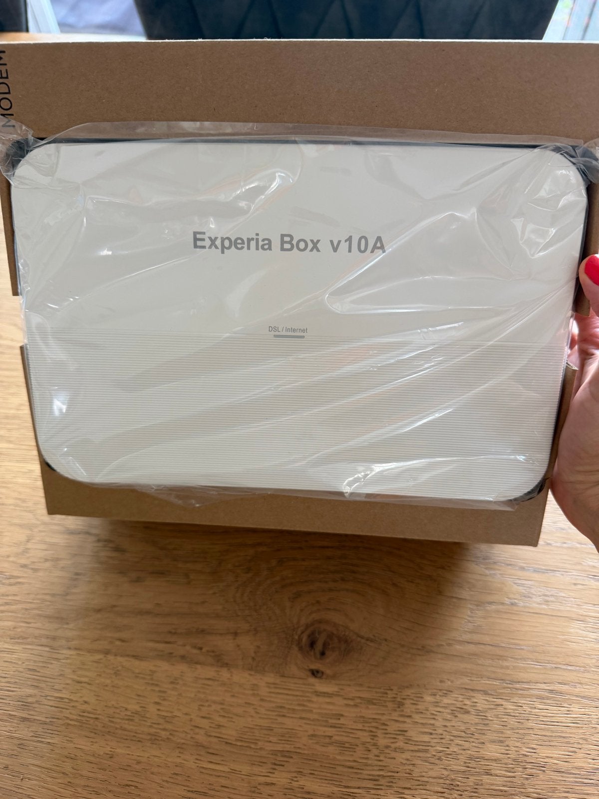 Nieuwe Experia Box v10A Modem, Ophalen of Verzenden, Nieuw, Router met modem