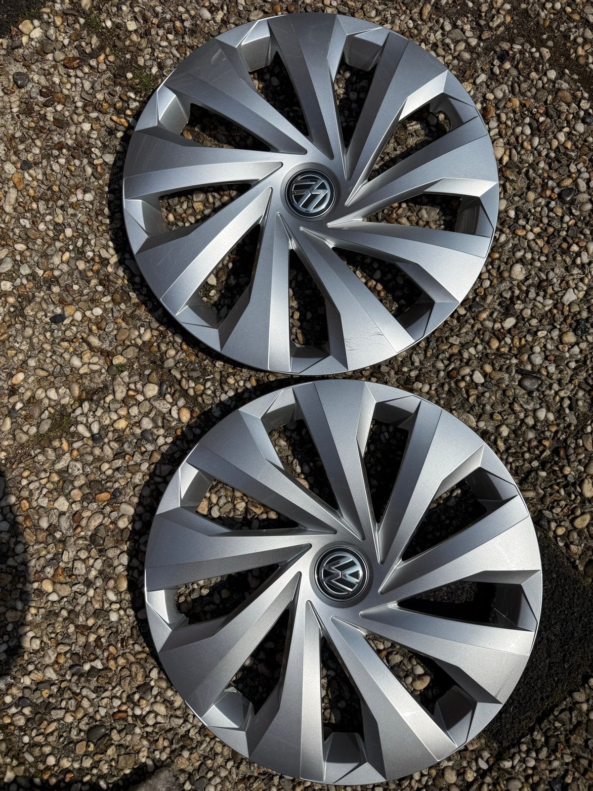2x Originele 15 inch VW wieldoppen - Gebruikt, Auto diversen, Wieldoppen, Ophalen, Gebruikt