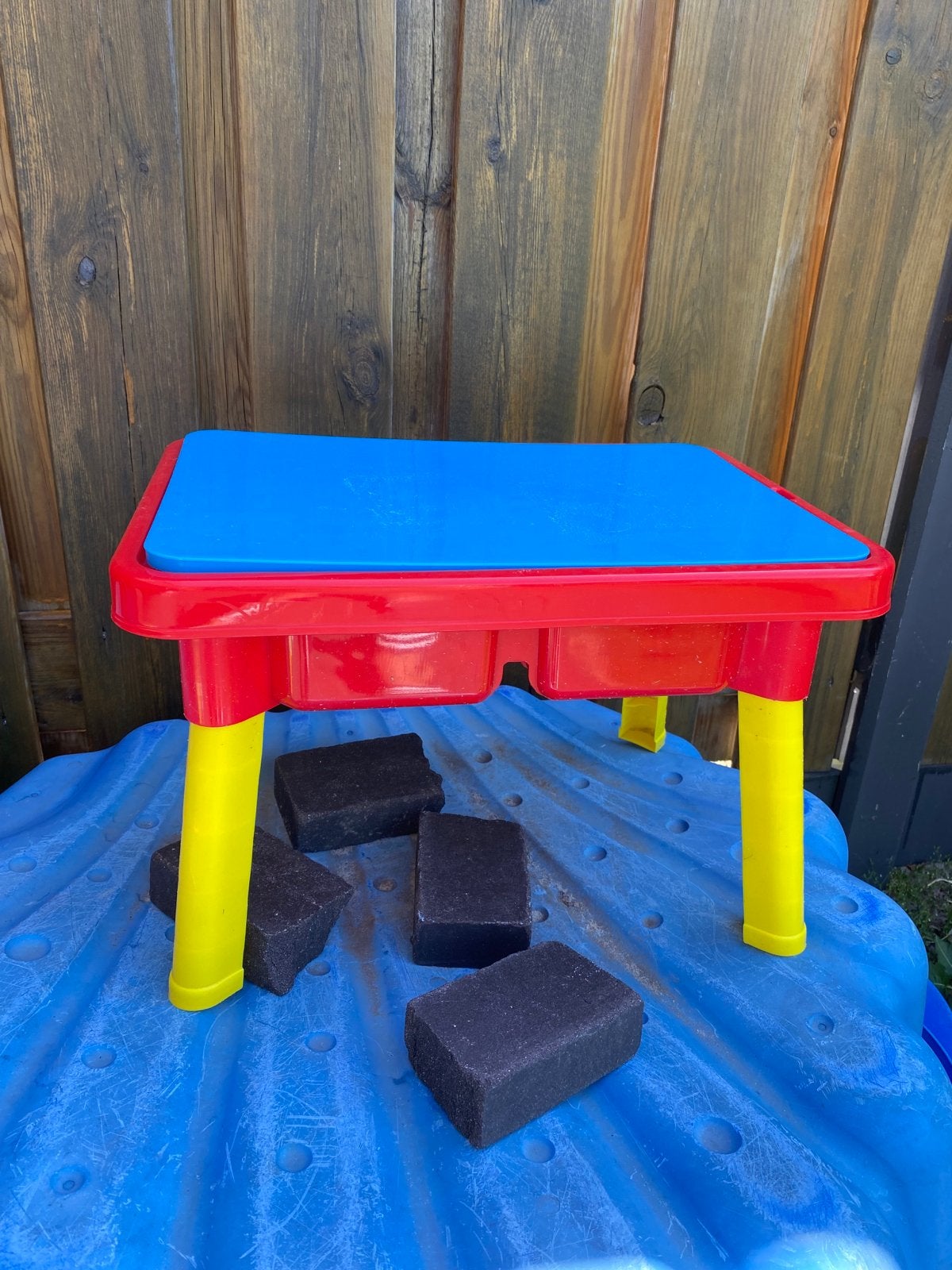Zand- en watertafel voor kinderen, Kinderen en Baby's, Speelgoed | Buiten | Zandbakken, Ophalen of Verzenden, Gebruikt