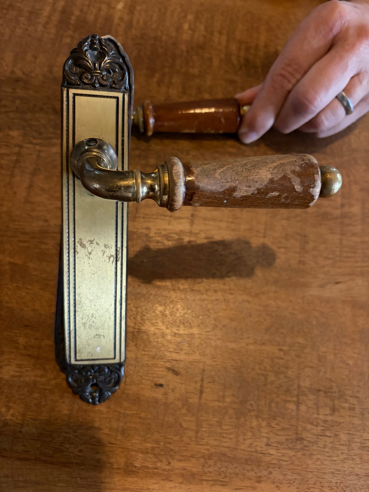 Vintage Deurklink Oud Koper met Houten Handvat, Doe-het-zelf en Verbouw, Ophalen of Verzenden, Gebruikt, Koper of Messing, Klink of Kruk