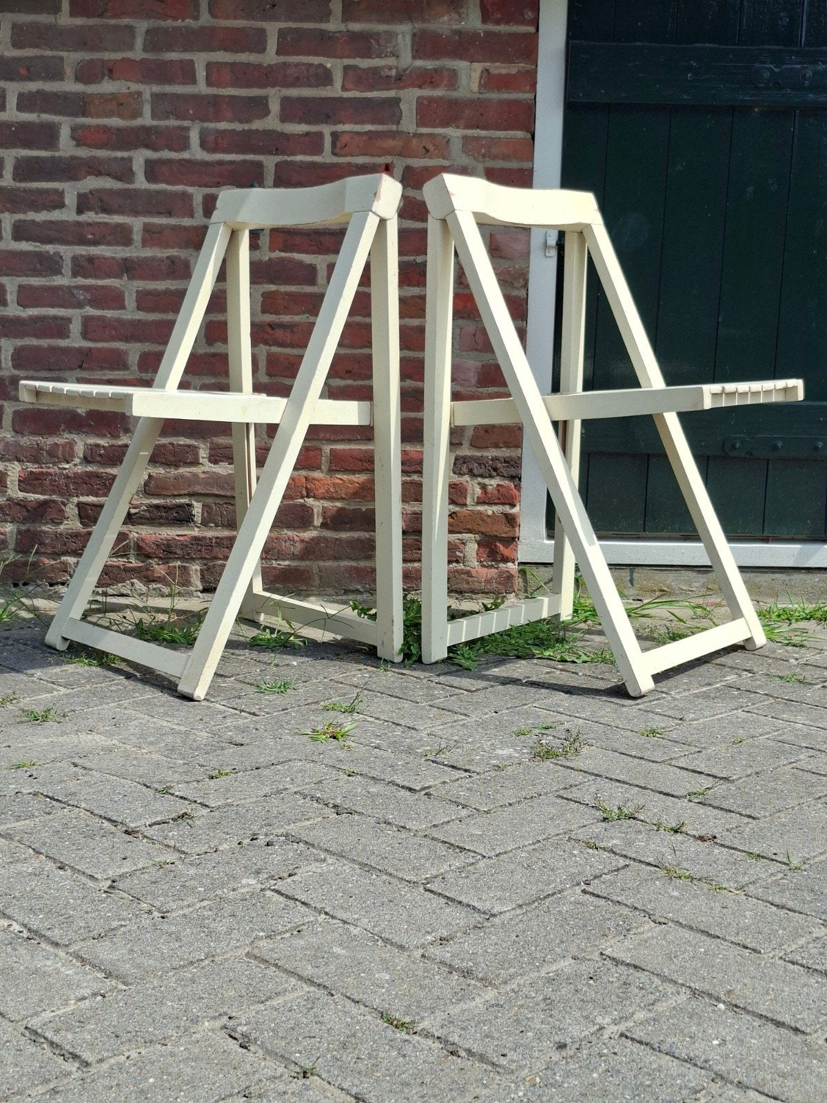 2 x vintage Aldo Jacober Trieste klapstoelen in wit, Ophalen