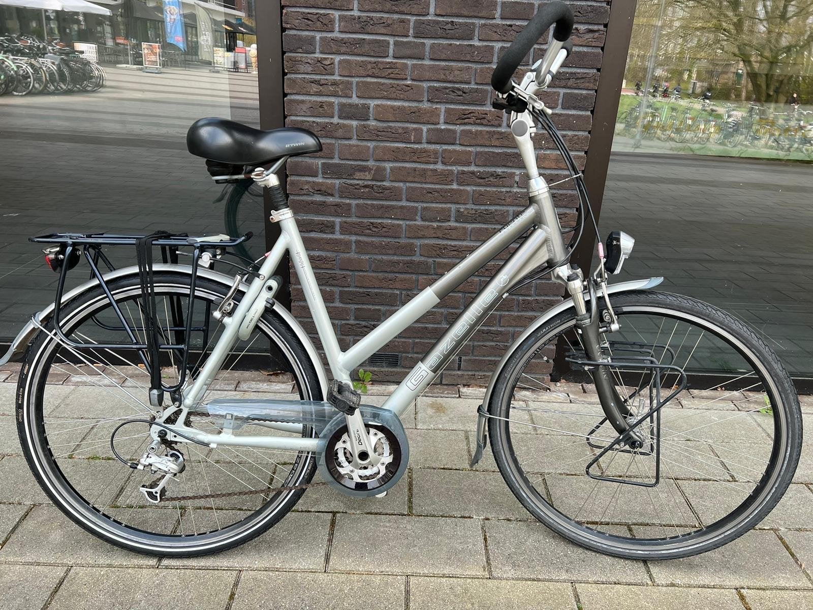 Nette damesfietsen voorraad 28 inch vanaf €275, Ophalen, Versnellingen, Zo goed als nieuw, 50 tot 53 cm