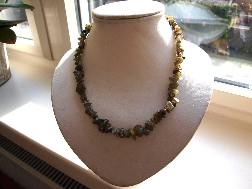 ketting van labradorietsplit 48 cm lang, Sieraden, Tassen en Uiterlijk, Kettingen, Ophalen of Verzenden, Nieuw, Grijs, Steen of Mineraal