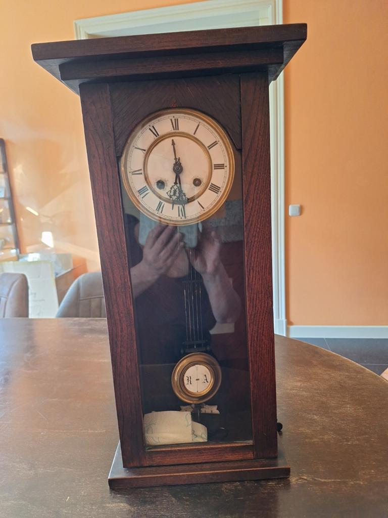 Antieke houten klok met slinger en Romeinse cijfers, Ophalen of Verzenden