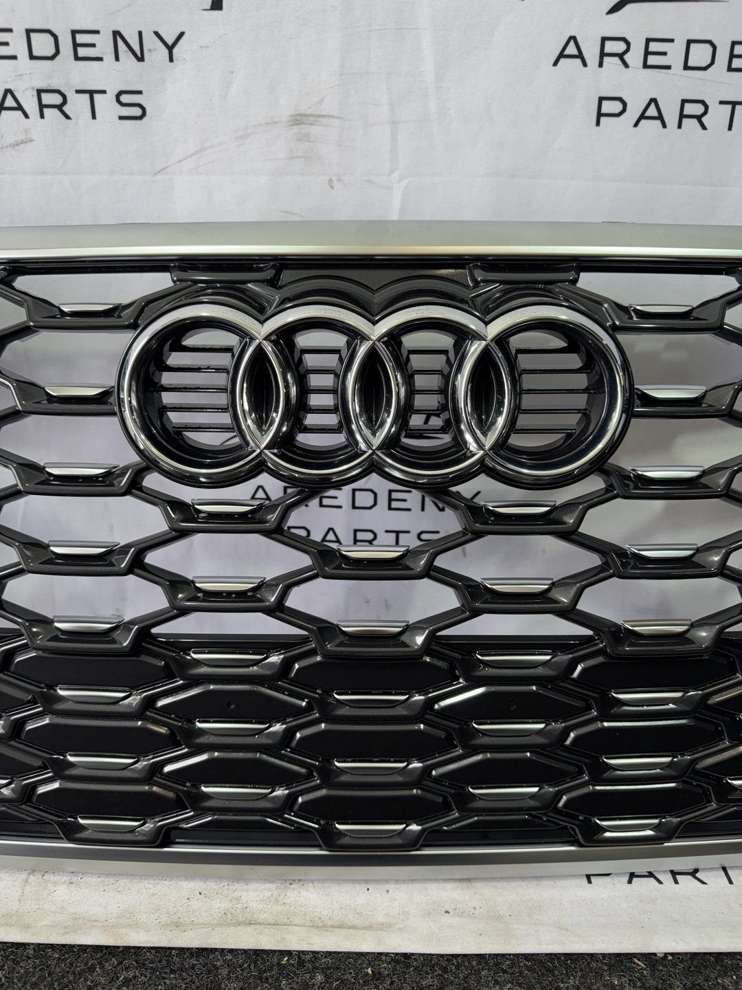 Audi Q3 83A 83F F3 S-Line Grille Grill Dark Chrome 83F853651, Gebruikt, -, -, -