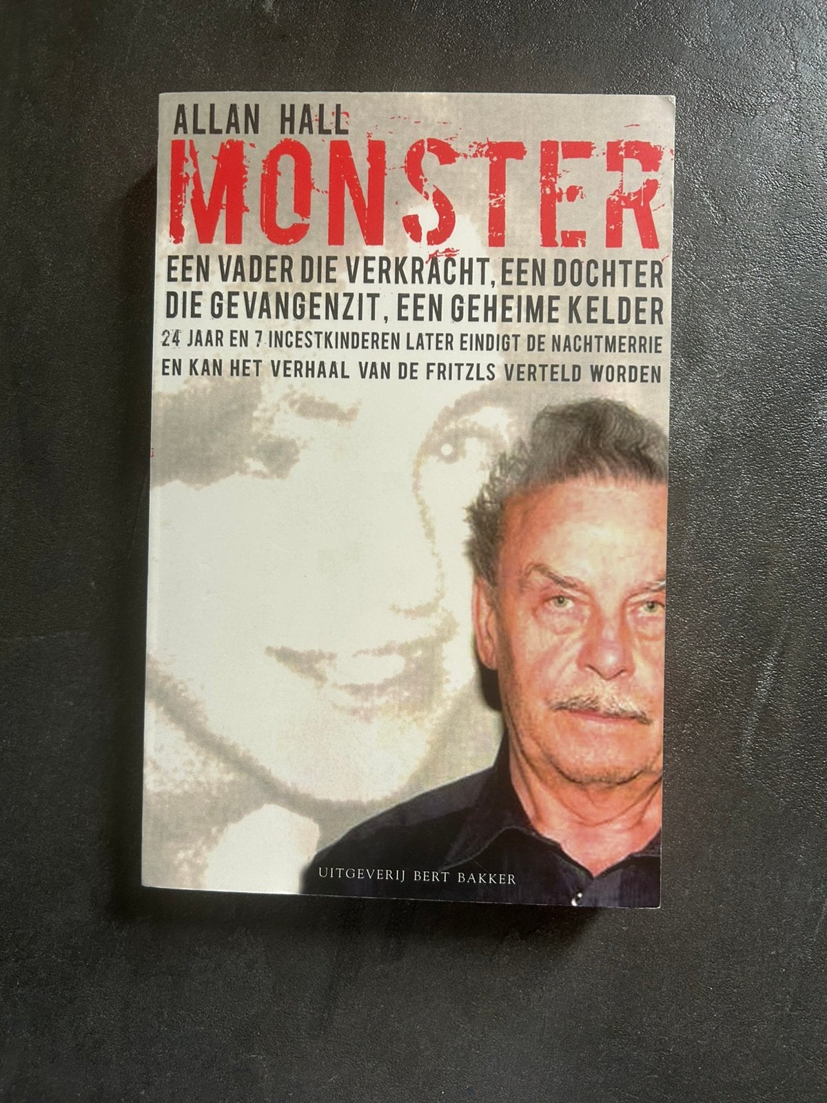 Monster Josef Fritzl, Ophalen of Verzenden, Zo goed als nieuw