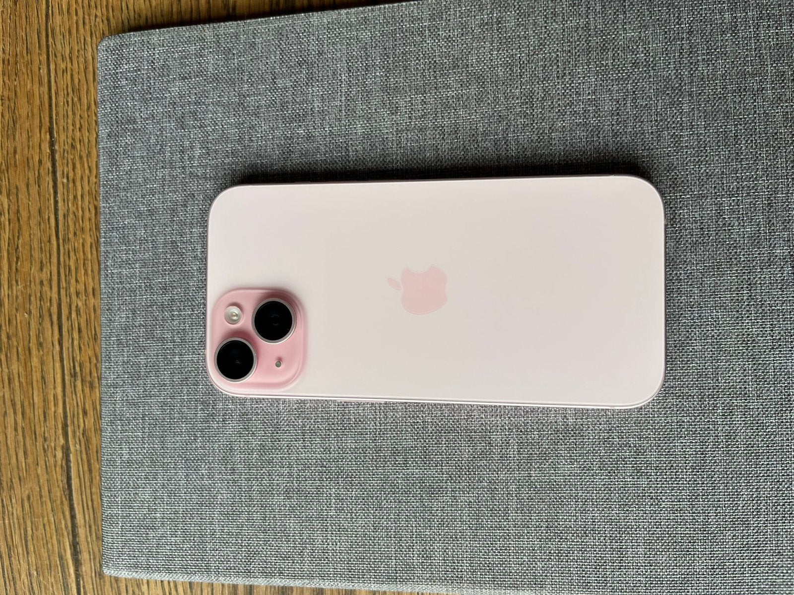 Roze apple Iphone 15 goede staat met apple hoesje, Telecommunicatie, Mobiele telefoons | Apple iPhone, 128 GB, IPhone 15, Ophalen of Verzenden