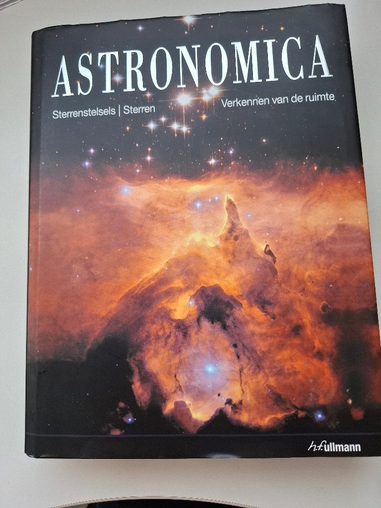Het Boek Astronomica., Boeken, Ophalen of Verzenden, Zo goed als nieuw, Natuurwetenschap