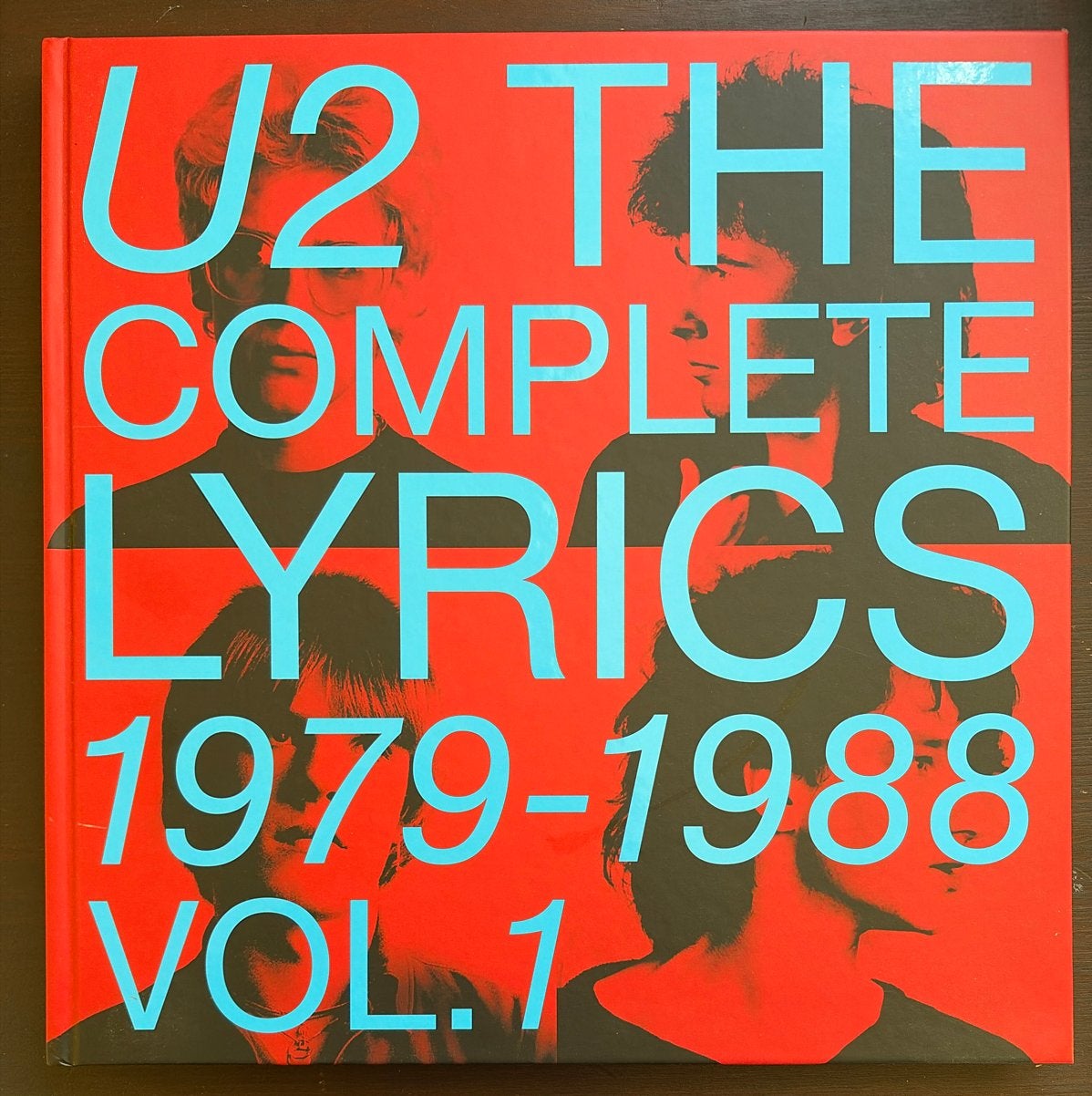 U2 The Complete Lyrics 1979-1988 Vol. 1, Boeken, Ophalen of Verzenden, Zo goed als nieuw, Artiest