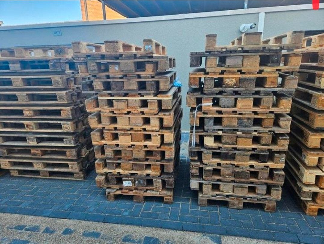 Europallets, ruim 100 stuks, bezorging mogelijk, Tuin en Terras, Ophalen of Verzenden